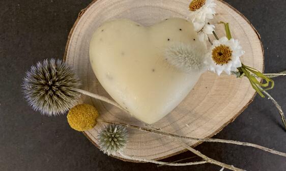 Roman Chamomile, Orange and Bergamot with Blue Poppy Seeds (Chubby Heart)
